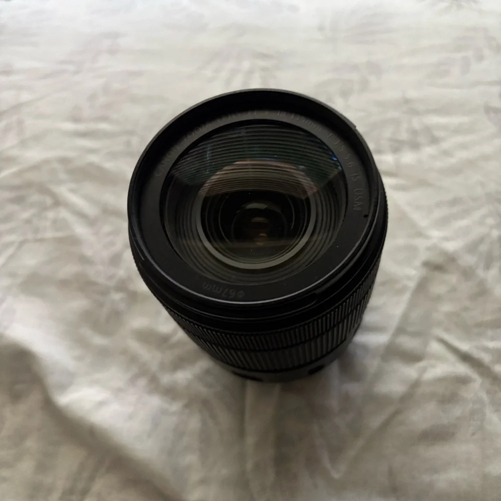 Canon EF-S 18-135mm Black Lens